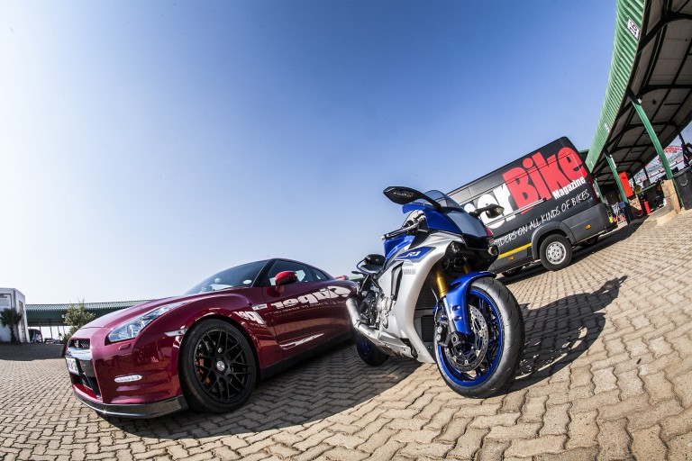 Yamaha R1 VS Nissan GTR มันแรงกว่ารถผมจริงๆ เหรอครับ?