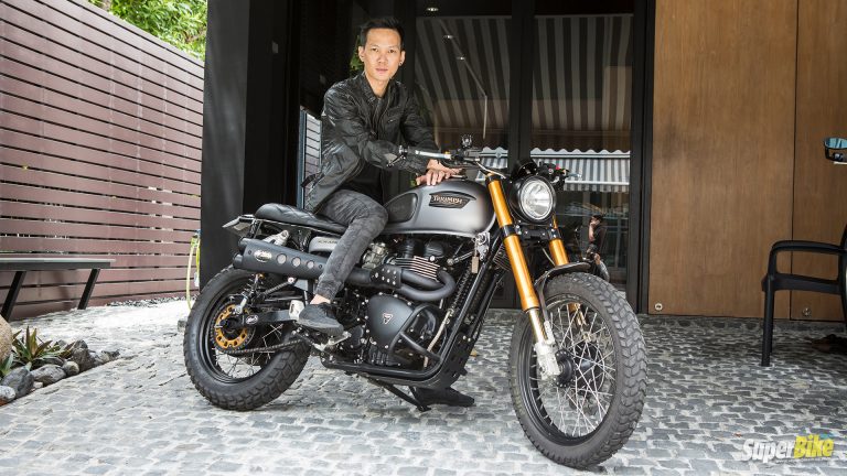 Bond หนุ่ม Triumph