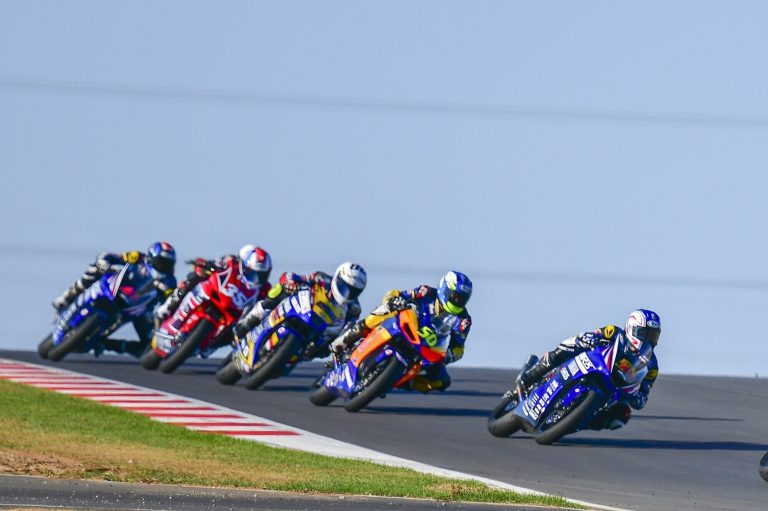 นักบิด Thai Yamaha โชว์ฟอร์มเยี่ยมนำธงไทยโบกสะบัดบนโพเดี้ยม ใน ARRC R.2!