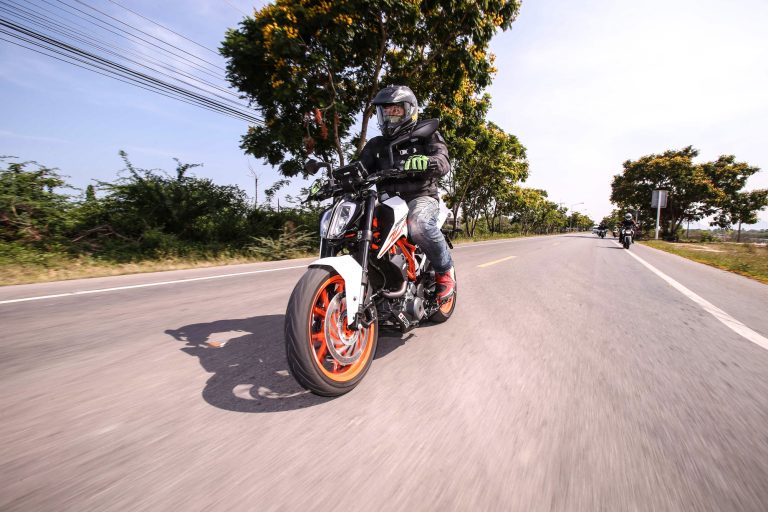 รีวิว ทดสอบ KTM 390 Duke ปีศาจน้อยสีส้ม