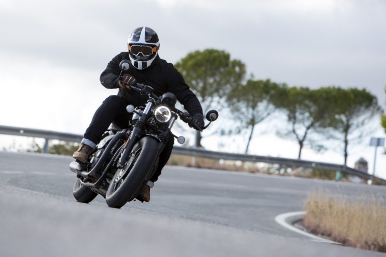 FIRST RIDE – TRIUMPH BONNEVILLE BOBBER BLACK : THE UNKNOWN BOBBER