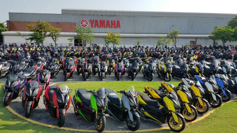 Yamaha X-max 300 รวมตัวเกือบพันคัน!!